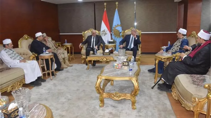 محافظ الغربية يستقبل وزير الأوقاف وقيادات الطرق الصوفية استعدادًا للاحتفال بالمولد الأحمدي الشريف بطنطا