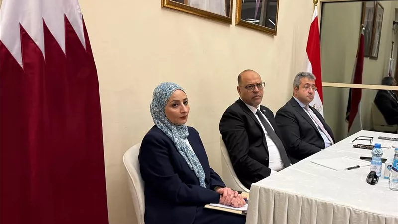 وزير العمل يلتقي ممثلي الجالية المصرية في قطر ويستمع إلى استفساراتهم