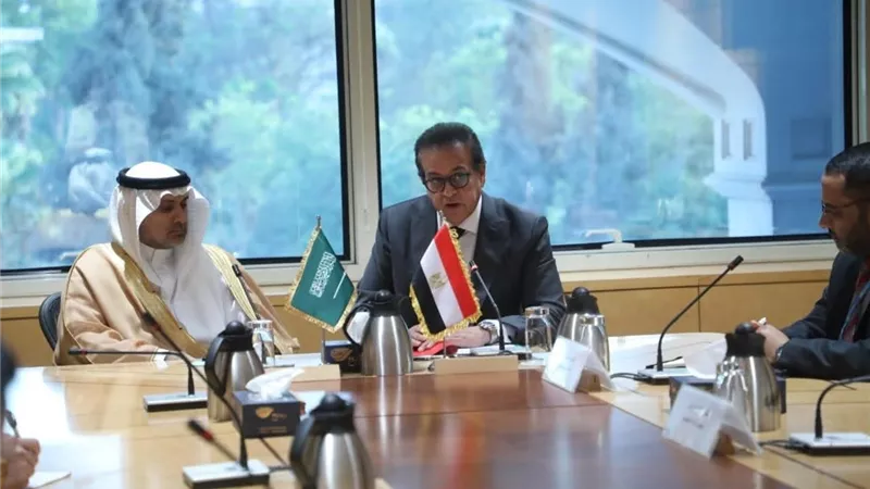 وزير الصحة يناقش مع نظيره السعودي تعزيز التعاون وتوطين صناعة الأدوية بمصر