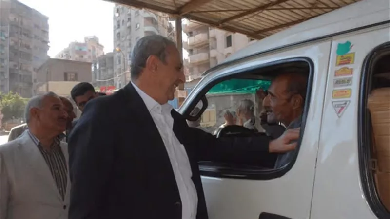 محافظ الغربية يتابع التزام السائقين بالتعريفة الجديدة.. ويؤكد: لا تهاون مع المخالفين