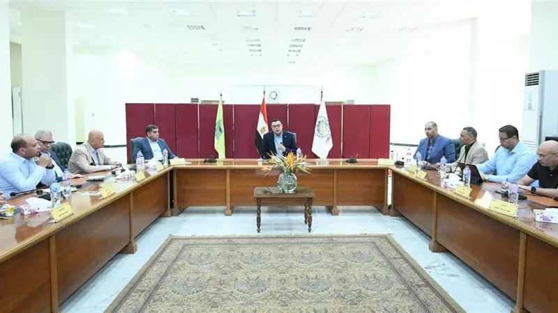 وزير الإسكان ورئيس المركز الوطني يؤكدان تعزيز التنسيق لدعم التنمية العمرانية الشاملة