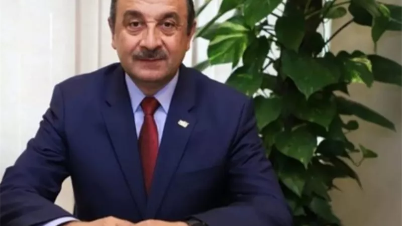 وزير قطاع الأعمال يبحث مع محافظ السويس تحقيق التنمية الصناعية السياحية بالمحافظة