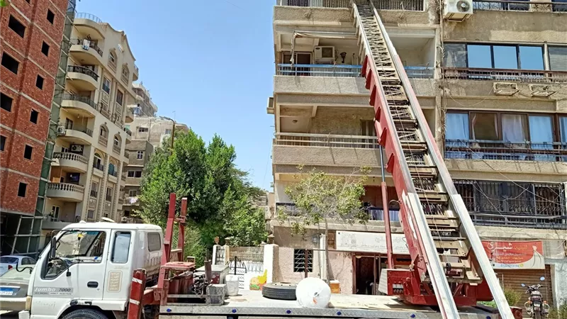 مصرع عامل وإصابة آخر إثر سقوط ونش أثاث بالجيزة
