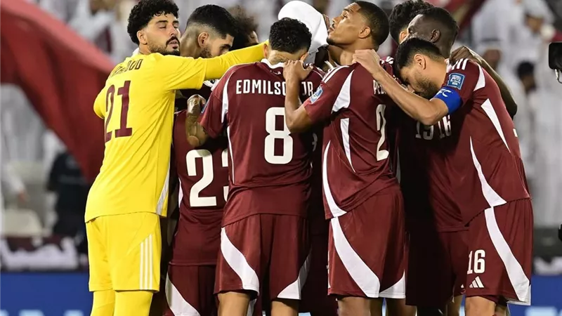 أكرم عفيف يقود هجوم منتخب قطر أمام البوسنة في كأس العالم