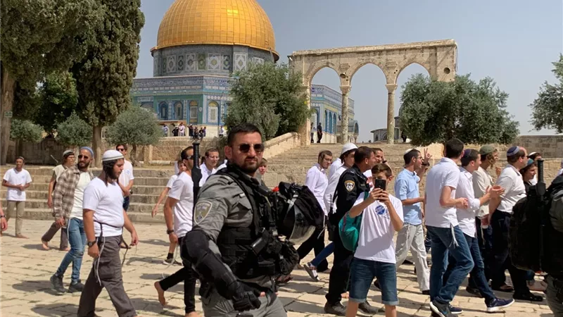 اقتحام جديد للأقصى.. مئات المستوطنين يمارسون طقوسًا تلمودية تحت حماية الاحتلال