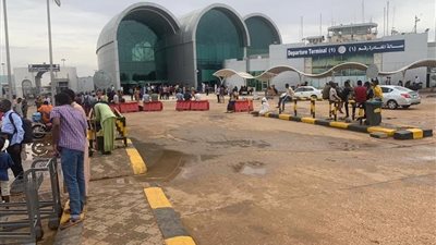 بعد استهداف مطار الخرطوم الدولي .. القاهرة تحذر من منزلق خطير