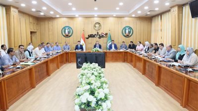 محافظ المنوفية يترأس اجتماعًا موسعًا مع رؤساء الوحدات المحلية ويصدر توجيهات مشددة.. التفاصيل
