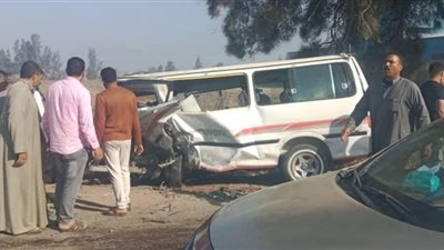  بالأسماء إصابة 13 شخصًا في تصادم سيارة ملاكي بأتوبيس رحلات على طريق كفر الشيخ