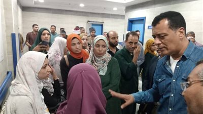 مدير تعليم سوهاج يتفقد رعاية المصابين من المدرسين إثر حادث جرجا–البلينا