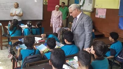 وكيل تعليم القاهرة يتفقد امتحانات أكتوبر ويشدد على الانضباط وجذب الطلاب
