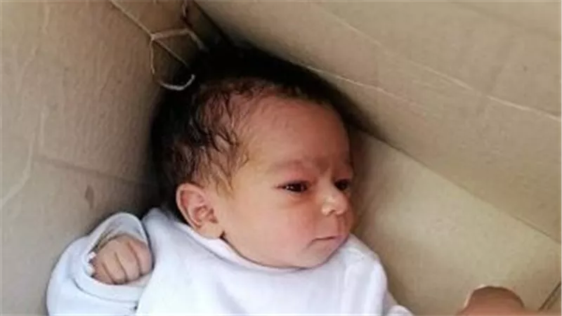 ولدت بين القبور واحتضنتها الحياة من جديد.. حكاية الطفلة حور رضيعة المعصرة