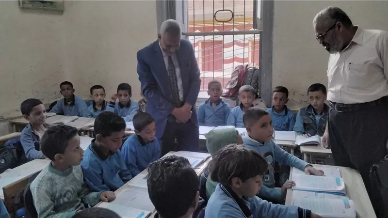 خلف يتدخل لتحسين بيئة المدارس في السوالم.. إشادة ونقد وتوجيهات حاسمة