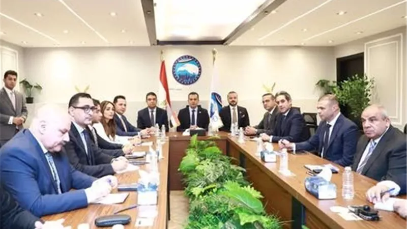 نائب رئيس حزب مستقبل وطن يتابع استعدادات غرفة العمليات للانتخابات البرلمانية