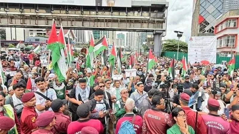 رغم الاحتفاء الرسمي.. احتجاجات مناهضة لترامب في الشارع الماليزي