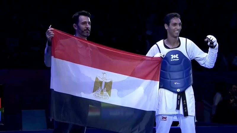 سيف عيسى لاعب منتخب