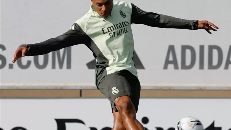 كليان مبابي يسجل الهدف الأول لريال مدريد في ديربي الكرة الإسبانية