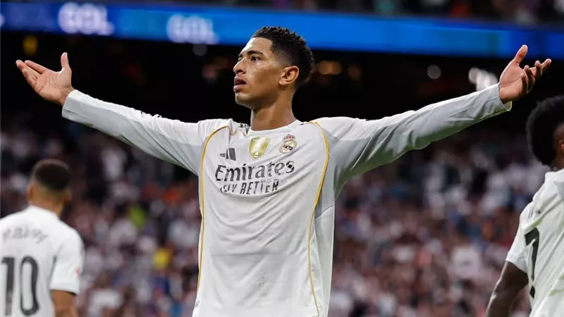 ثنائية ريال مدريد تقود الفريق للفوز على برشلونة والانفراد بصدارة الترتيب