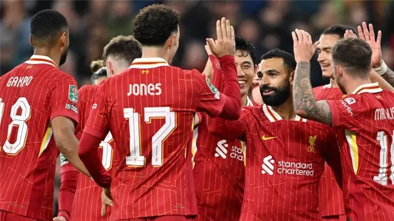 ليفربول يطمح لمصالحة جماهيره في مباراة كريستال بالاس