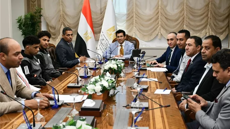 وزير الرياضة يكرم أبطال المصارعة بعد إنجازهم ببطولة العالم تحت 23 سنة