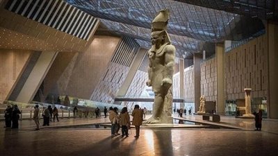 كيف يستخدم المتحف المصري الكبير الرسائل النصية لتسهيل تجربة الزوار؟