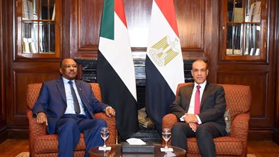 وزير الخارجية يستقبل نظيره السوداني لبحث آخر مستجدات الساحة السودانية
