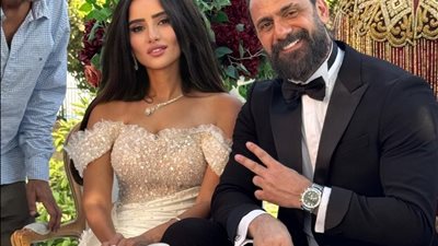 زينة تهرب من حفل زفافها في ورد وشوكولاته.. إيه الحكاية