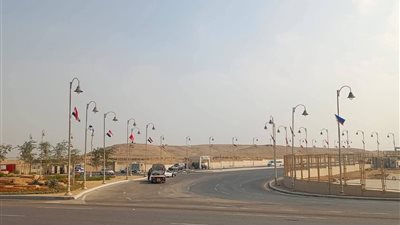 تعليق الإعلام واللافتات ترحيبا بالملوك ورؤساء الدول علي مداخل المتحف الكبير 
