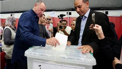 القلعة الحمراء تتأهب.. الخطيب يدلي بصوته في انتخابات الأهلي 