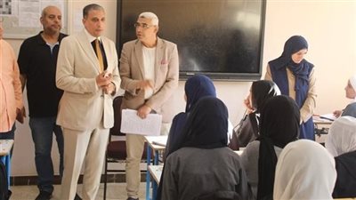 وكيل تعليم الجيزة يتفقد المدارس لمتابعة سير الامتحانات وانضباط الطلاب