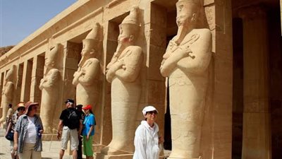 «فيتش» تتوقع بلوغ السائحين لمصر لـ17 مليون بنهاية 2025