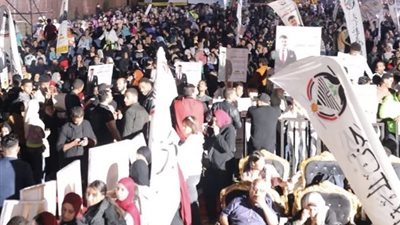 وسط الأمطار.. الجبهة الوطنية ينظم مؤتمراً جماهيرياً حاشداً بالإسكندرية لدعم مرشحيه 