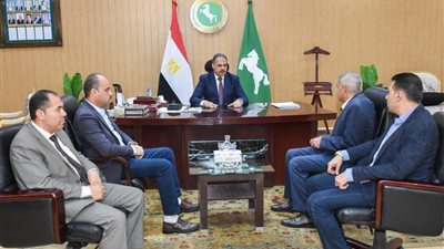 محافظ الشرقية يعقد إجتماعاً بخصوص مشروع رصف طريق النكارية بتكلفة 30 مليون جنيه