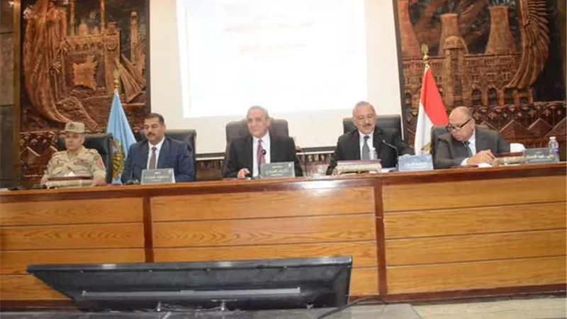 محافظ الغربية يوجّه برفع كفاءة الخدمات والاستعداد الشامل للانتخابات وموسم الأمطار