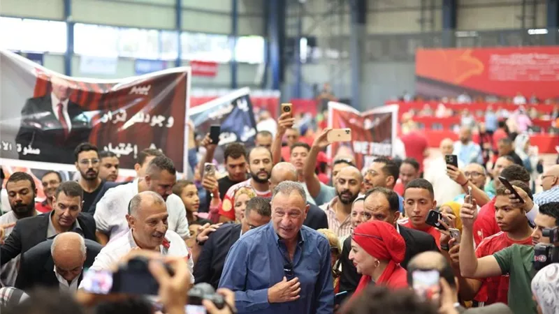 انتخابات النادي الأهلي لمجلس إدارة جديدة.. إقبال كثيف من أعضاء النادي ومشاركة حسن حمدي 