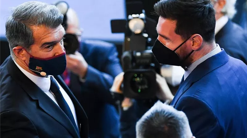ميسي يخطط للتدخل في انتخابات برشلونة 2026 لازاحة لابورتا من الرئاسة
