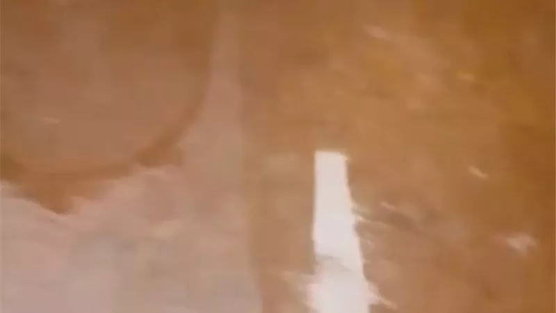 أهالي قرية الخادمية بكفر الشيخ: بيوتنا هتقع على دماغنا ومفيش مسئول عبرنا