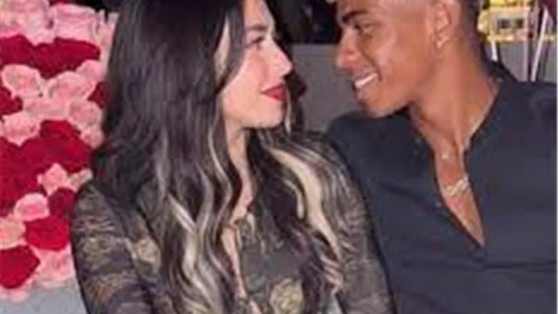 لامين يامال نجم برشلونة يعلن انفصاله عن نيكي نيكول