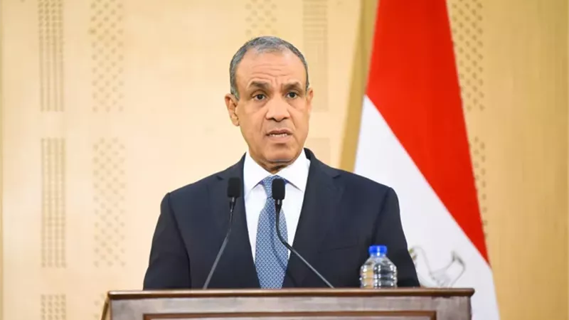 الدكتور بدر عبد العاطى