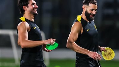 بنزيما يقود هجوم الاتحاد السعودي أمام الشارقة في دوري أبطال آسيا 