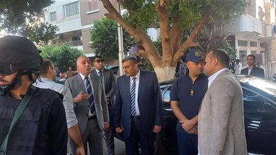 مساعد وزير الداخلية ومدير أمن قنا يتفقدان الخدمات والمقار الانتخابية