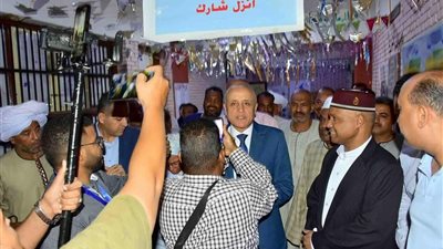 محافظ الأقصر يتفقد اللجان الانتخابية.. ويثمن مشاركة المواطنين في انتخابات مجلس النواب