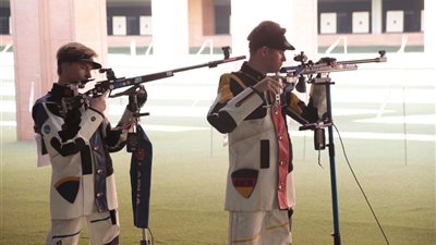 استمرار المنافسات القوية في اليوم السادس من بطولة العالم للرماية بالعاصمة الجديدة