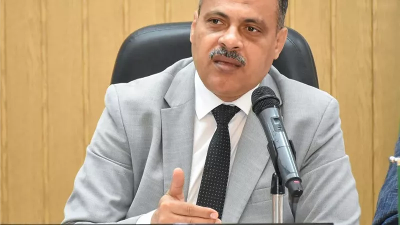 محافظ الشرقية يشيد بجهود البيئة في مواجهة السحابة السوداء