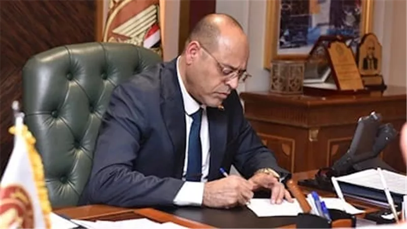 وزير العمل يقر إعانات صحية واجتماعية للعمالة غير المنتظمة في 23 محافظة