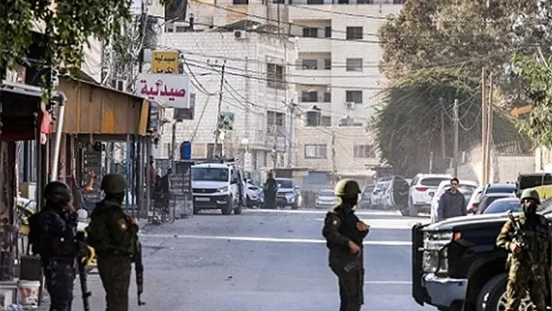 مستوطنون يحرقون منزلا في رام الله.. والاحتلال يواصل اعتداءاته بالخليل