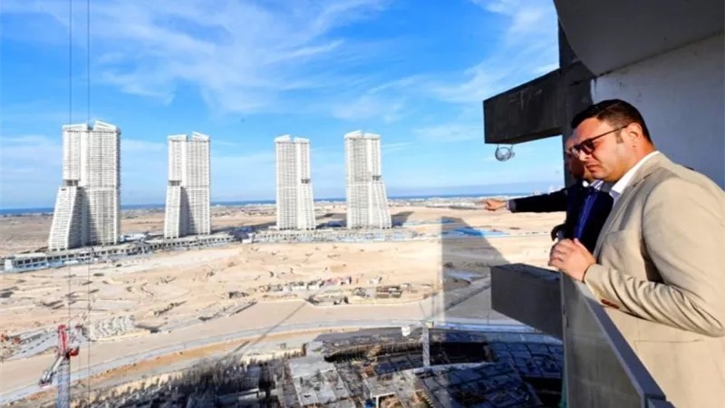 وزير الإسكان يتفقد أبراج الداون تاون بمدينة العلمين الجديدة