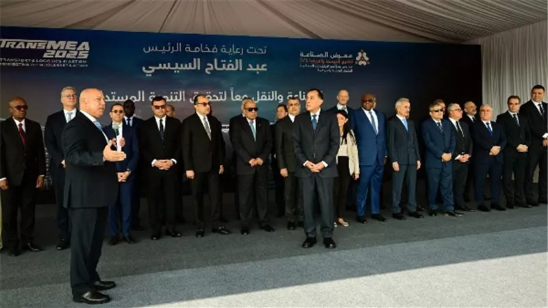 رئيس الوزراء يشهد اصطفاف وسائل النقل بالمعرض الدولي للنقل الذكي