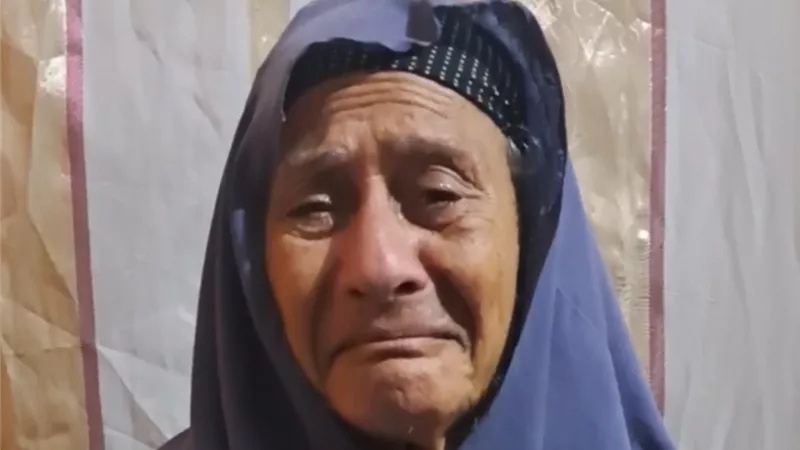 مسنة من سخا تستغيث بمدير أمن كفر الشيخ: ابني ضربني وكسّر أسناني وقطع عني الميه والنور