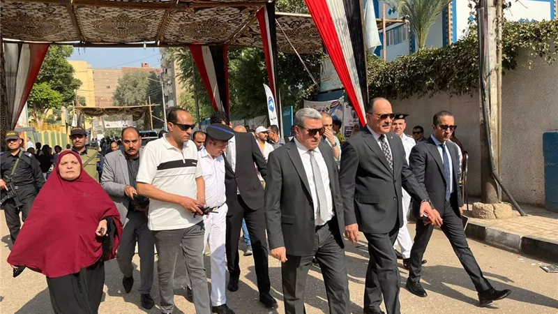 اللواء وائل نصار يتفقد الخدمات الأمنية في لجان انتخابات أسيوط