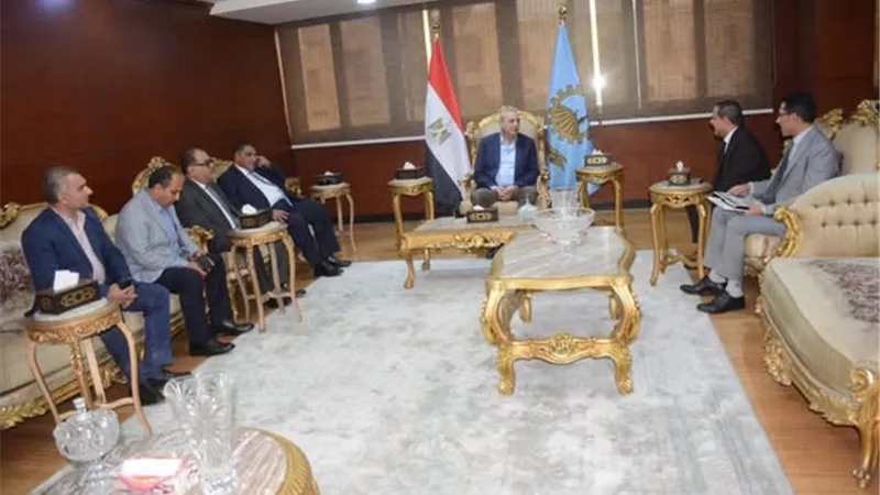محافظ الغربية يناقش مع وزارة التنمية الزراعية دعم المزارعين وتوفير الميكنة الحديثة بالتقسيط